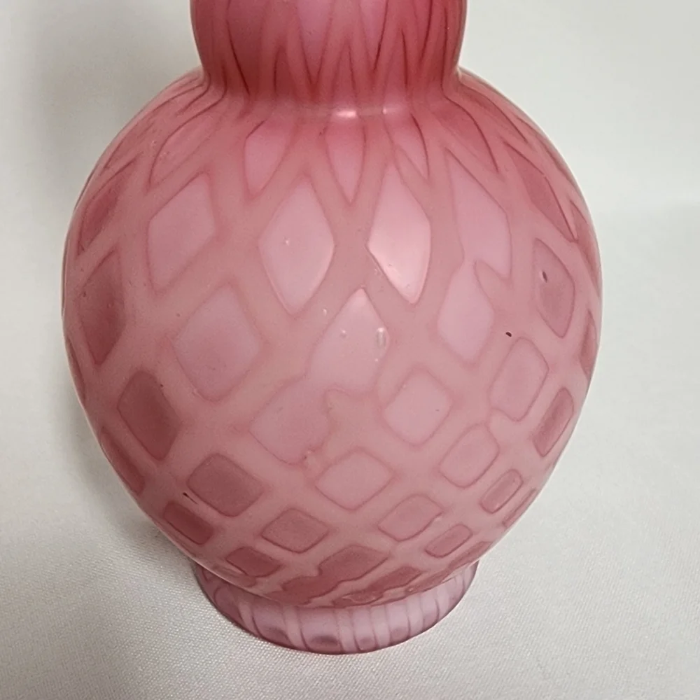 Antique MT. WASHINGTON CRANBERRY PEACH BLOW GLASS DIAMOND QUILTED 6.5